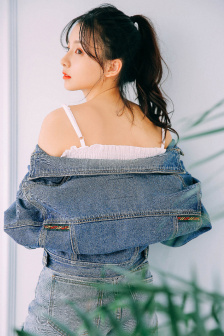 嫩草**